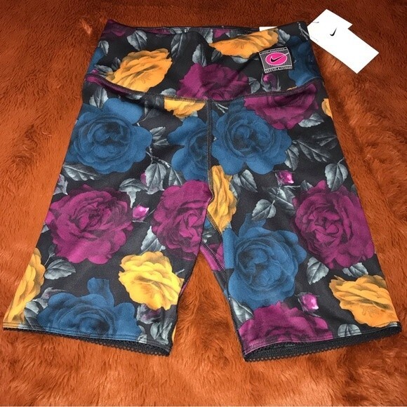 Nike Mid-Rise 7" Printed Women's Training Shorts (*NWT) - Picture 4 of 6